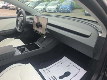 2024 Tesla Model 3 Performance - miniatura 17