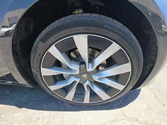 2024 Tesla Model 3 Standard Range - miniatura 27
