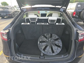 2024 Tesla Model Y Long Range - miniatura 17