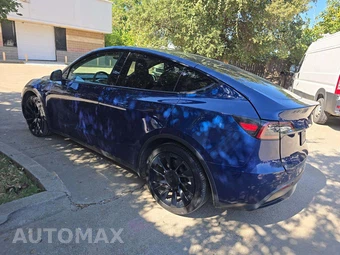 2024 Tesla Model Y Long Range - miniatura 2
