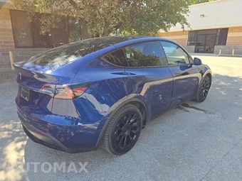2024 Tesla Model Y Long Range - miniatura 3