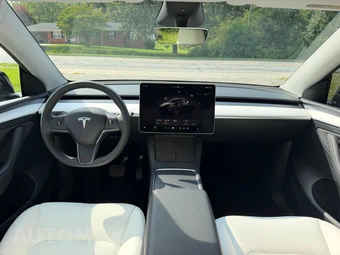 2024 Tesla Model Y Long Range - miniatura 11
