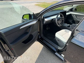 2024 Tesla Model Y Long Range - miniatura 13