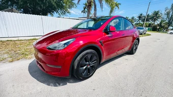 2024 Tesla Model Y Long Range - miniatura 3