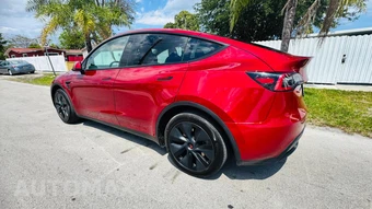 2024 Tesla Model Y Long Range - miniatura 4