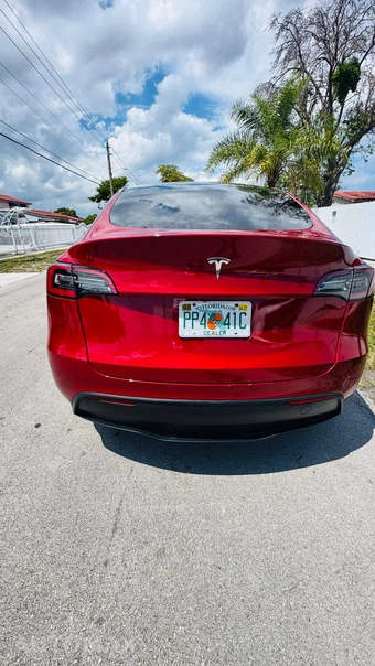 2024 Tesla Model Y Long Range - miniatura 5