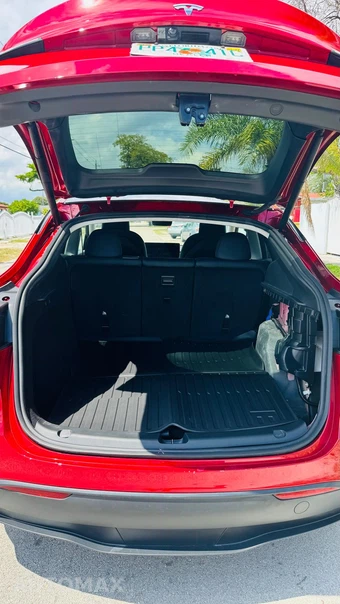 2024 Tesla Model Y Long Range - miniatura 8