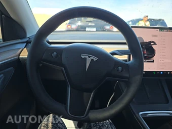2024 Tesla Model Y Long Range - miniatura 10