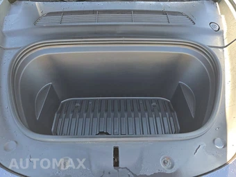 2024 Tesla Model Y Long Range - miniatura 15