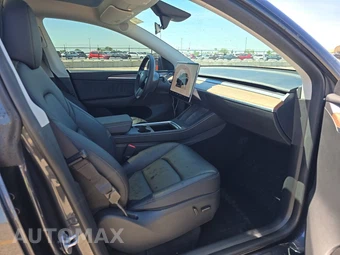 2024 Tesla Model Y Long Range - miniatura 8