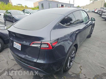 2024 Tesla Model Y Long Range - miniatura 3