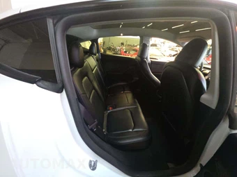 2024 Tesla Model Y Long Range - miniatura 17
