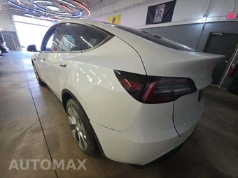 2024 Tesla Model Y Long Range - miniatura 2