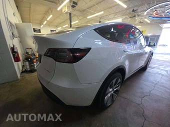 2024 Tesla Model Y Long Range - miniatura 3