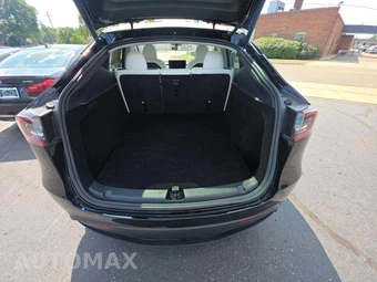 2024 Tesla Model Y Long Range - miniatura 14