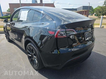 2024 Tesla Model Y Long Range - miniatura 2
