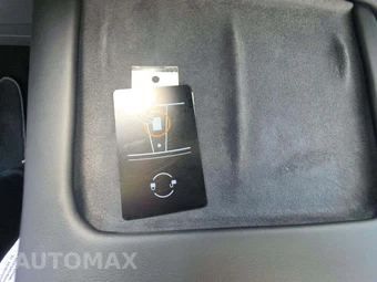 2024 Tesla Model Y Long Range - miniatura 8