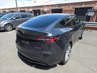 2024 Tesla Model Y Long Range - miniatura 4