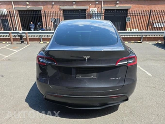 2024 Tesla Model Y Long Range - miniatura 5