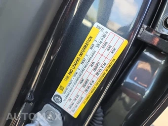 2024 Tesla Model Y Long Range - miniatura 7