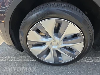 2024 Tesla Model Y Long Range - miniatura 8