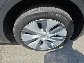 2024 Tesla Model Y Long Range - miniatura 9