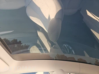2024 Tesla Model Y Long Range - miniatura 18