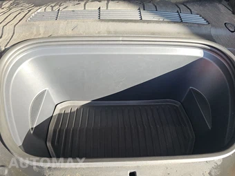 2024 Tesla Model Y Long Range - miniatura 15