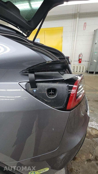 2024 Tesla Model Y Long Range - miniatura 19