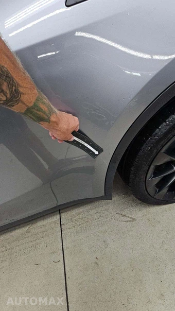 2024 Tesla Model Y Long Range - miniatura 26
