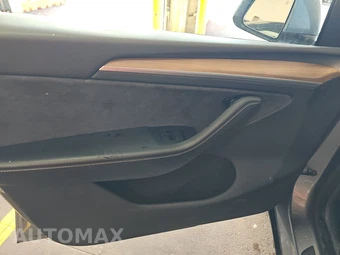 2024 Tesla Model Y Long Range - miniatura 9