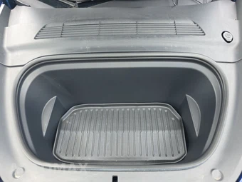 2024 Tesla Model Y Long Range - miniatura 15