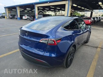 2024 Tesla Model Y Long Range - miniatura 4
