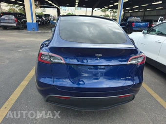 2024 Tesla Model Y Long Range - miniatura 5