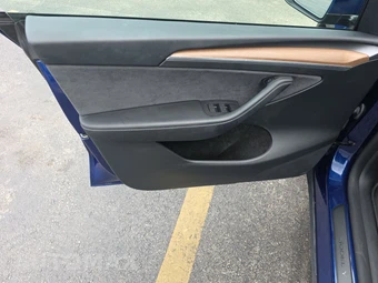 2024 Tesla Model Y Long Range - miniatura 9