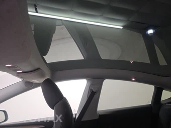2024 Tesla Model Y Long Range - miniatura 18