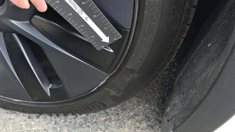 2024 Tesla Model Y Long Range - miniatura 46