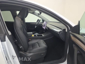 2024 Tesla Model Y Long Range - miniatura 8