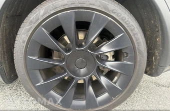 2024 Tesla Model Y Long Range - miniatura 28