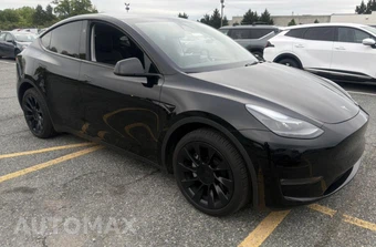 2024 Tesla Model Y Long Range - miniatura 3