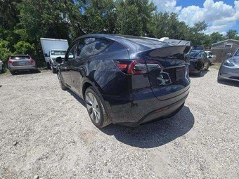 2024 Tesla Model Y Long Range - miniatura 2