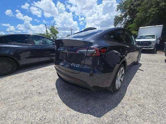 2024 Tesla Model Y Long Range - miniatura 3