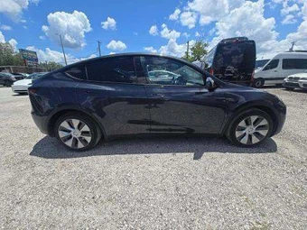 2024 Tesla Model Y Long Range - miniatura 4