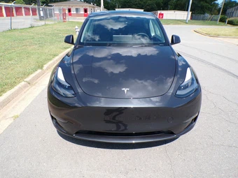 2024 Tesla Model Y Long Range - miniatura 2