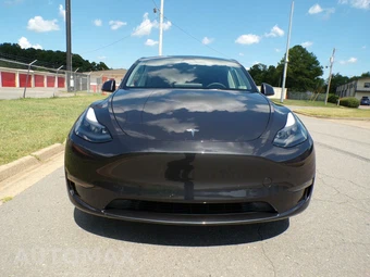 2024 Tesla Model Y Long Range - miniatura 3