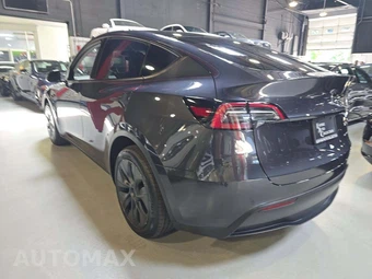 2024 Tesla Model Y Long Range - miniatura 2