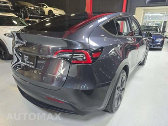 2024 Tesla Model Y Long Range - miniatura 3