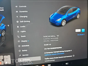 2024 Tesla Model Y Long Range - miniatura 12