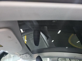 2024 Tesla Model Y Long Range - miniatura 17