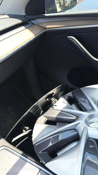 2024 Tesla Model Y Long Range - miniatura 25